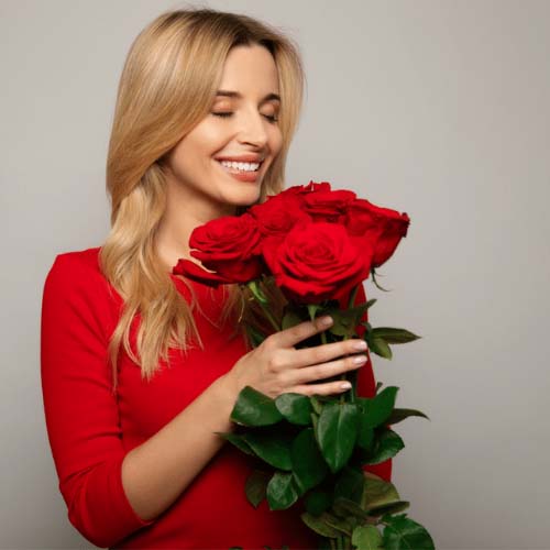 Love DP For Girls, A Cute Girl Smile With Rose